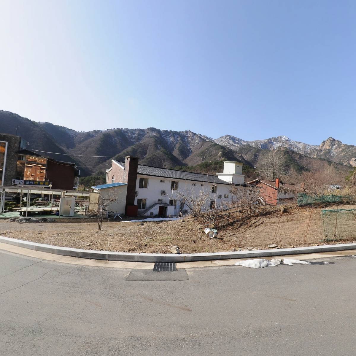 더레드하우스_3