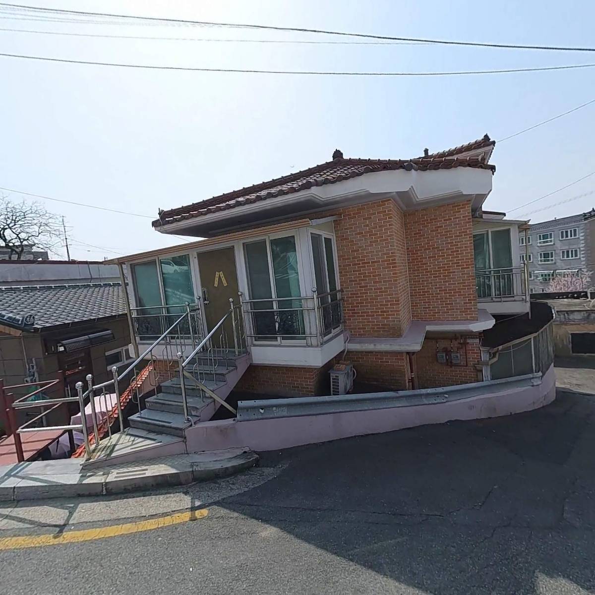 하우즐리 HOUSLY