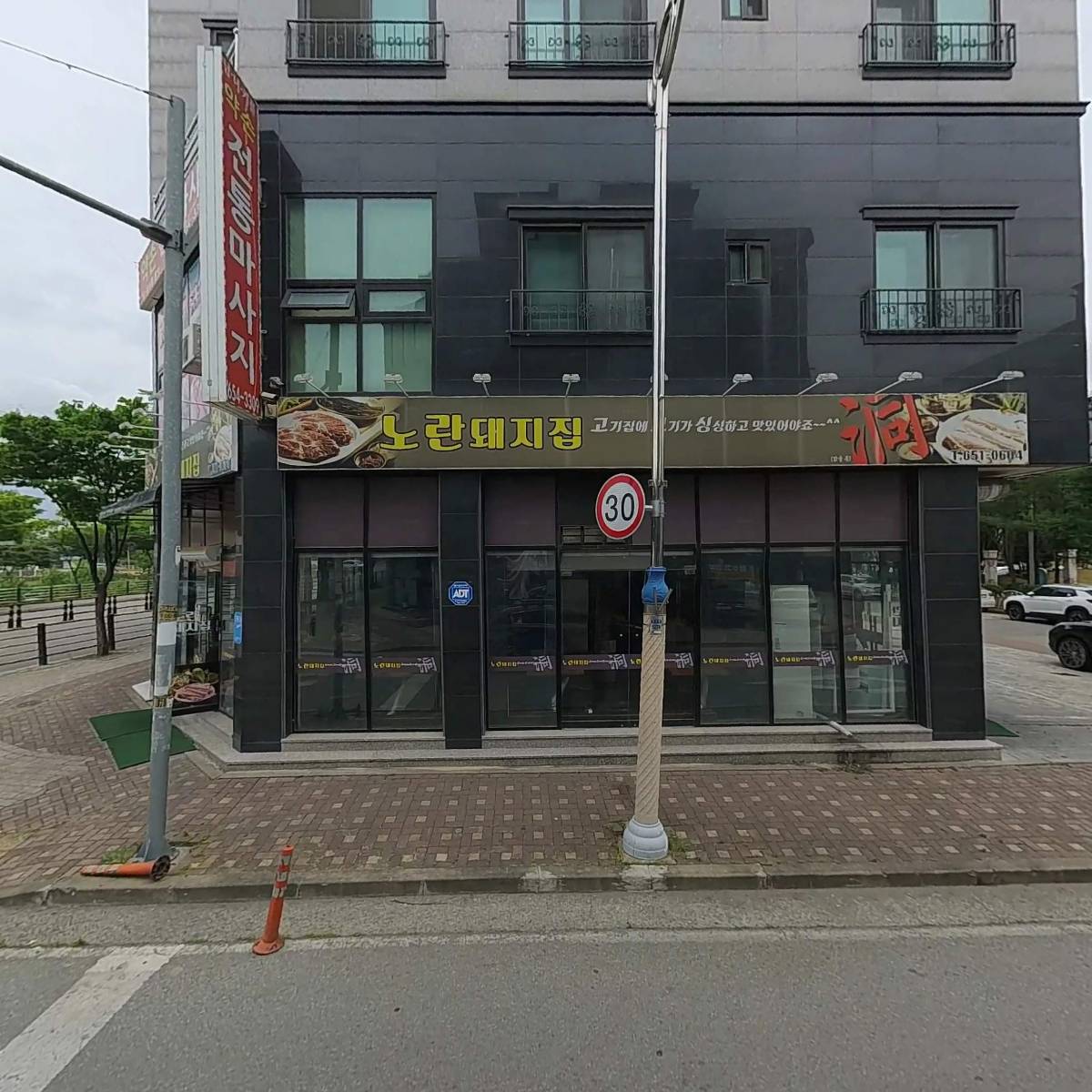 노란돼지집_3