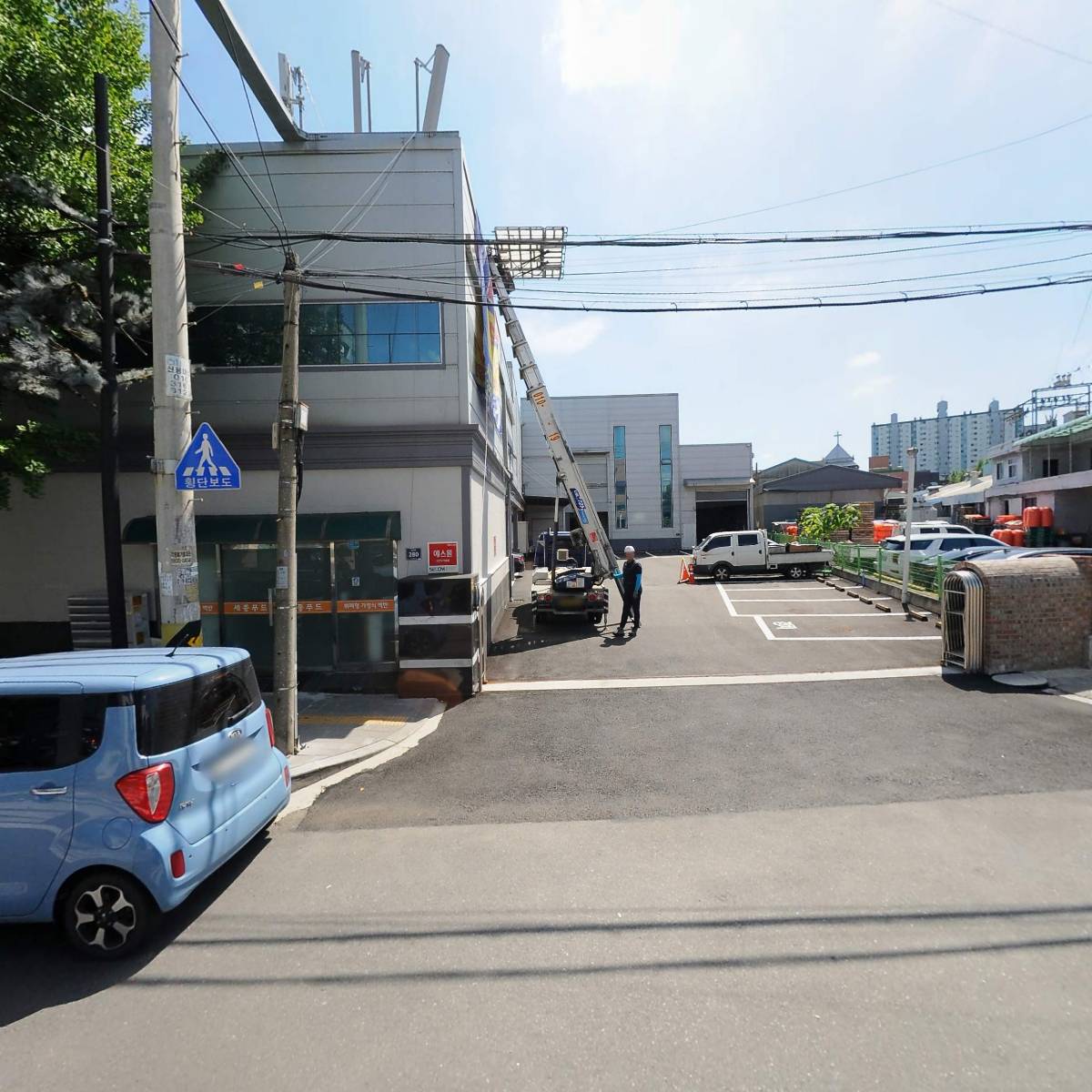 (주)디와이엠앤케이엘에프