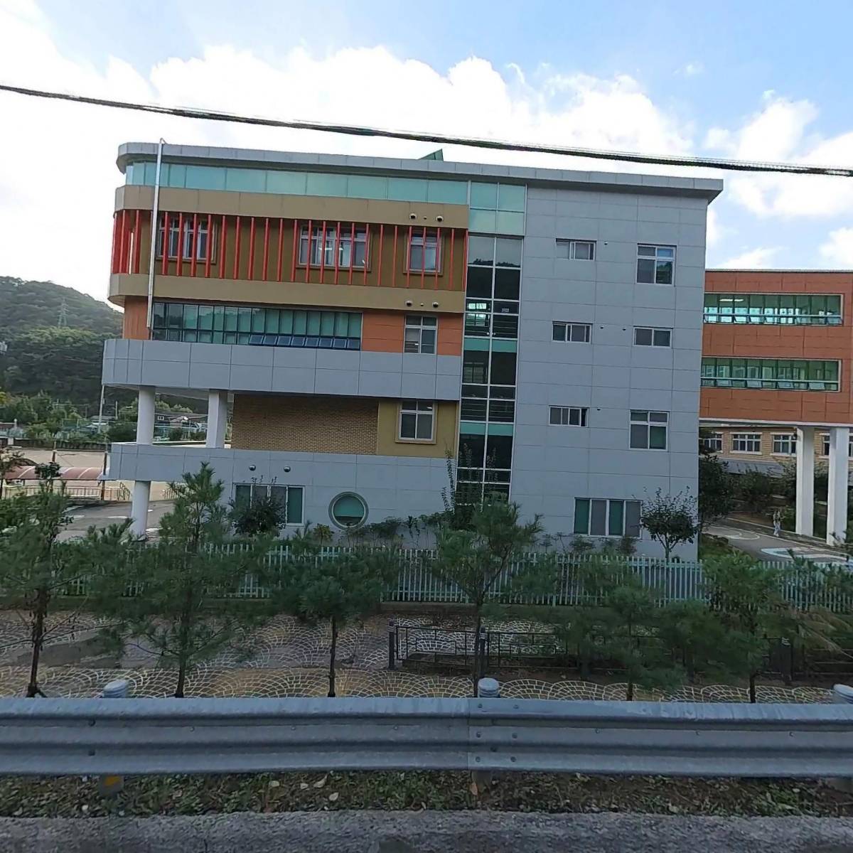 지한초등학교