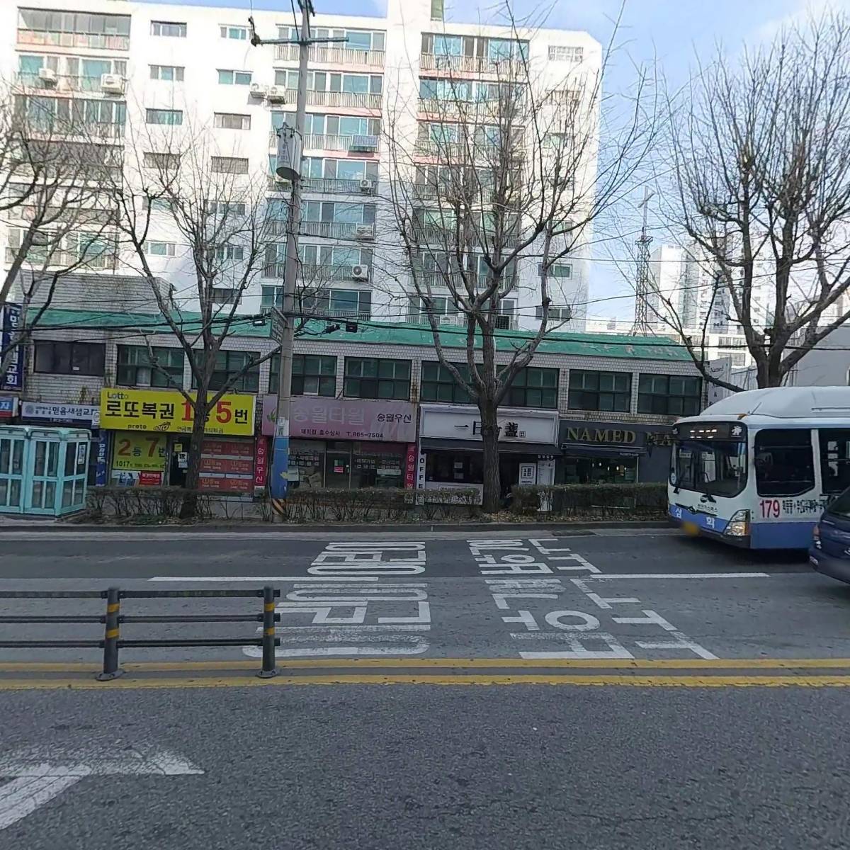 어보브더웨어_3