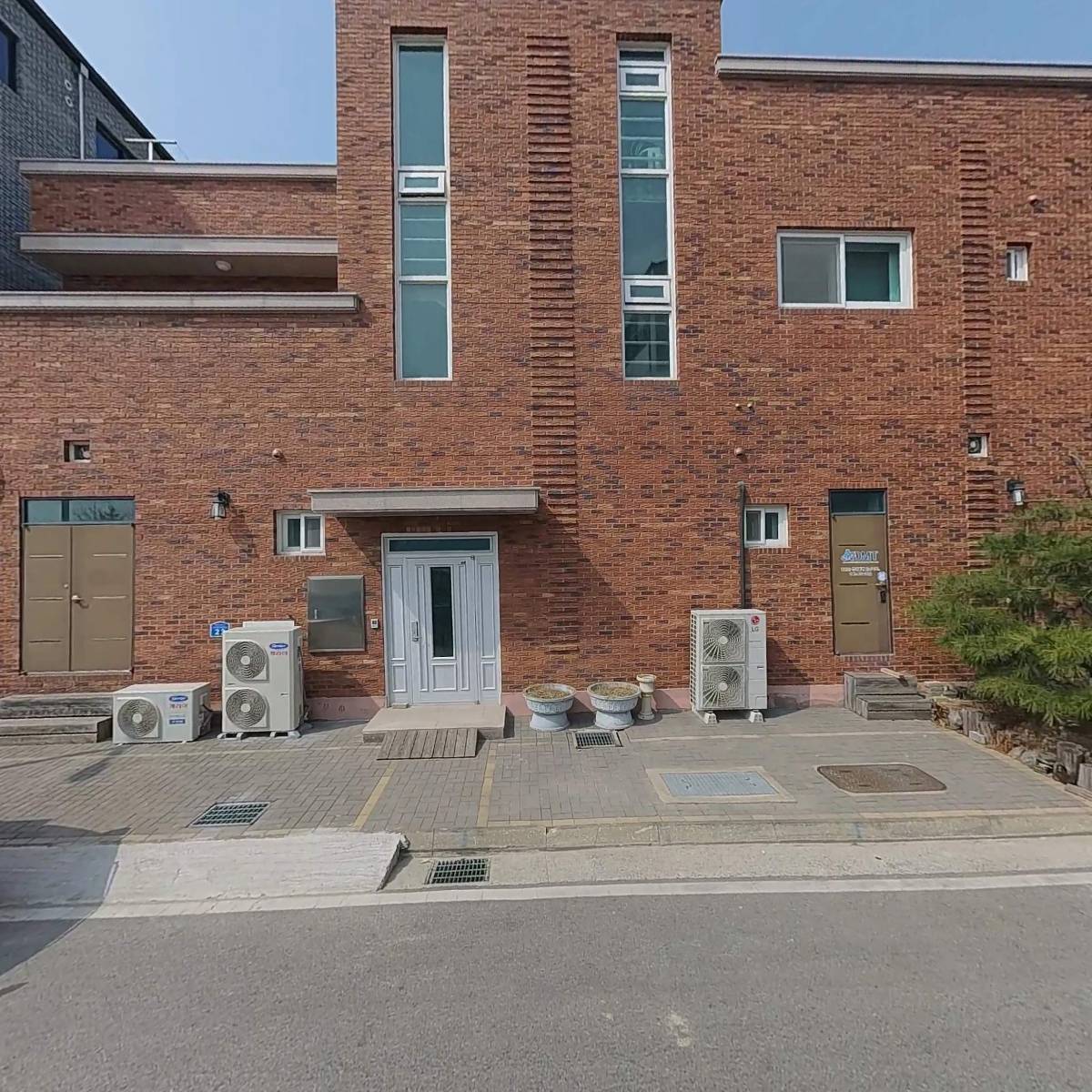 에이디엠티(주)